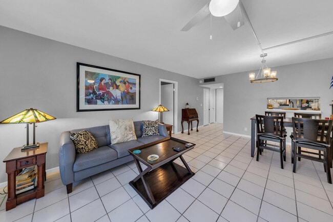 Building Photo - 5160 Las Verdes Cir