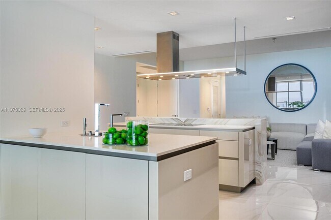 Building Photo - 18501 Collins Ave