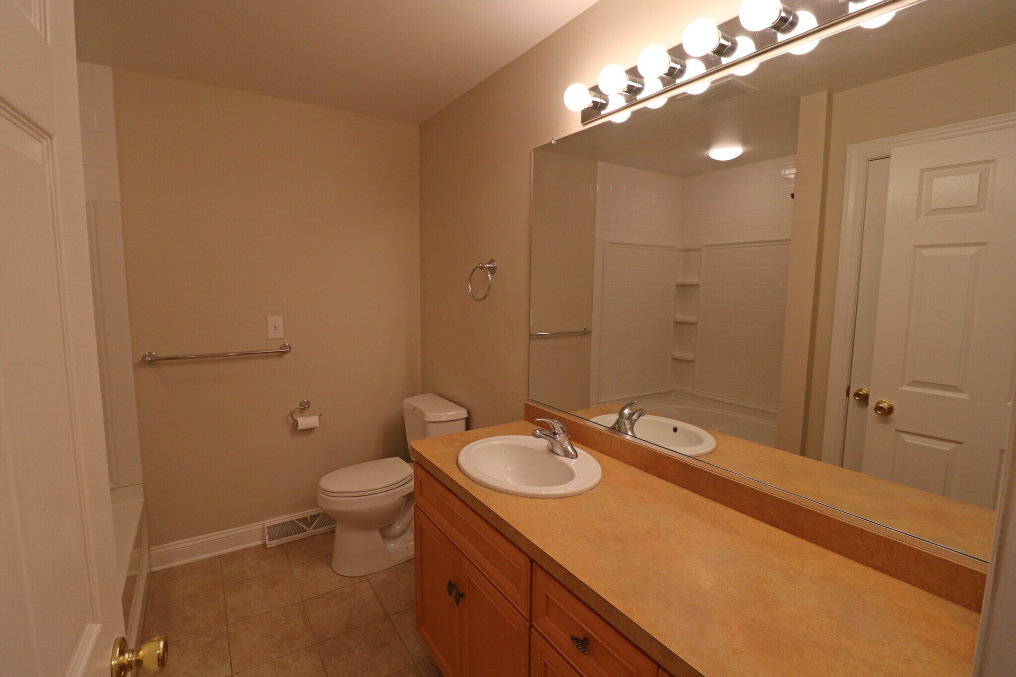 Building Photo - 1810 Merlot Dr