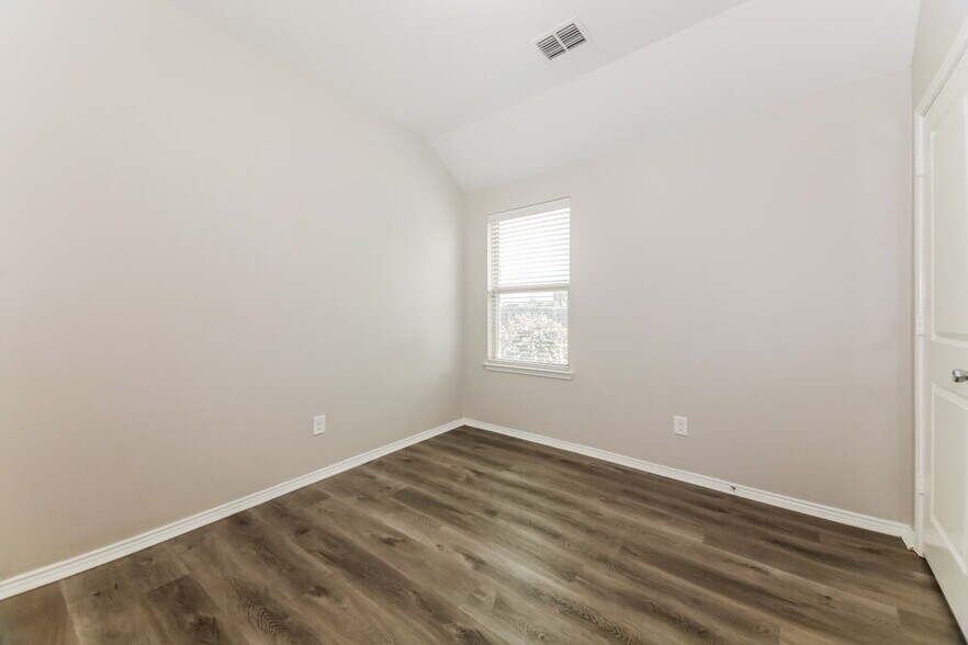 Building Photo - 1513 Applegate Way