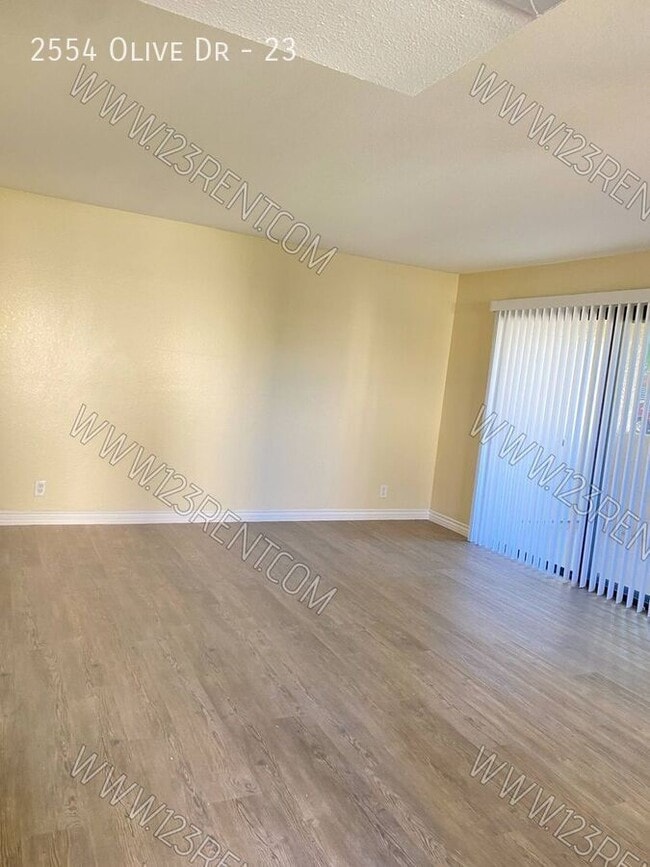 Building Photo - 2554 Olive Dr