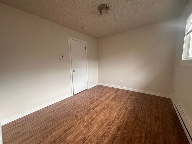 Building Photo - Spacious Top-Floor 2BD in Beautiful Magnol...