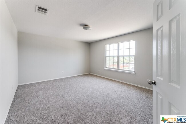 Building Photo - 300 Santolina Ln