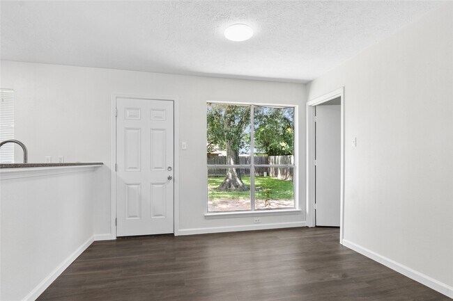 Building Photo - 2504 Ewell Dr
