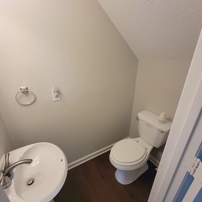 Building Photo - Steel Creek Area! Traditional 4BR/2.5BR Ho...