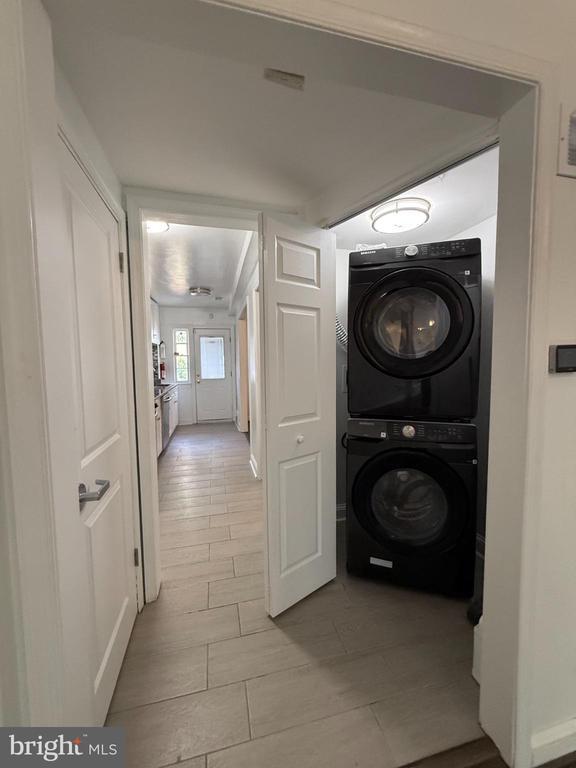 Building Photo - 1714 E St NE