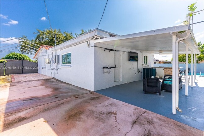 Building Photo - 10310 SW 43rd St