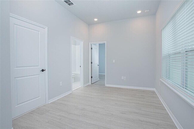Building Photo - 8637 Tavistock Lakes Blvd
