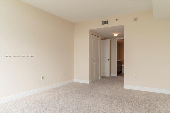 Building Photo - 2681 N Flamingo Rd