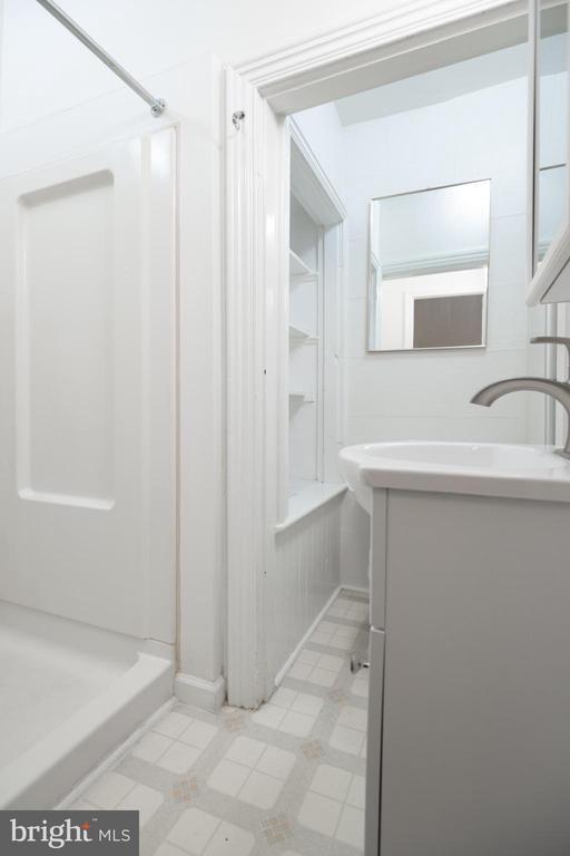 Building Photo - 932 N 5th St