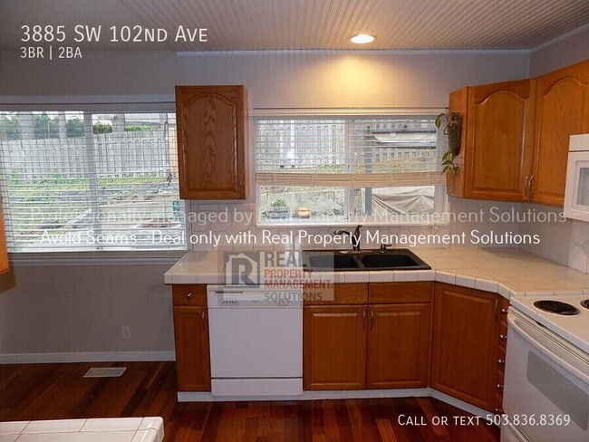 Building Photo - 3885 SW 102nd Ave