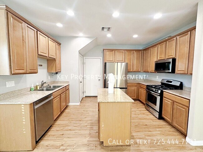 Building Photo - 4 BEDROOM HOME LOCATED IN CENTENNIAL HILLS