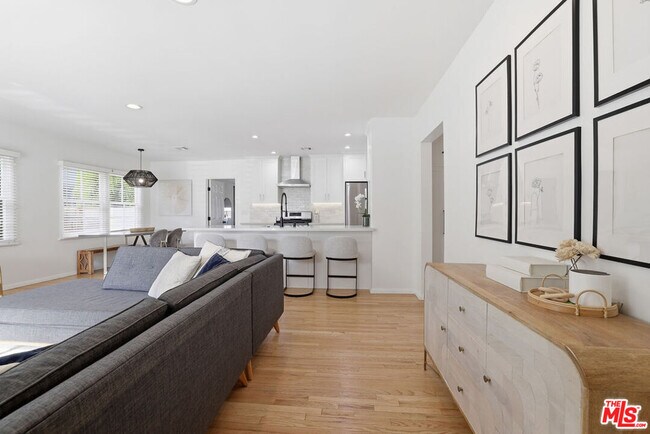 Building Photo - 4958 Canoga Ave