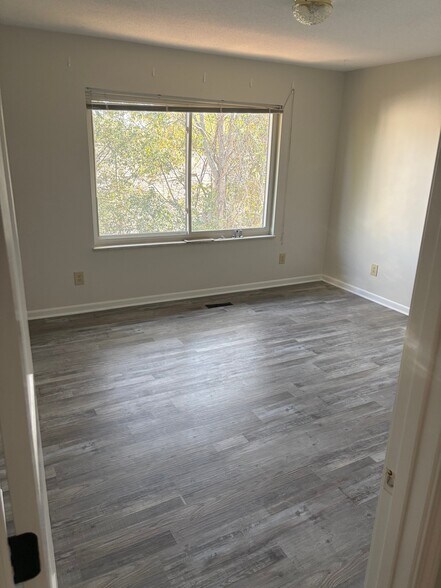 Building Photo - 106 Asbury Way