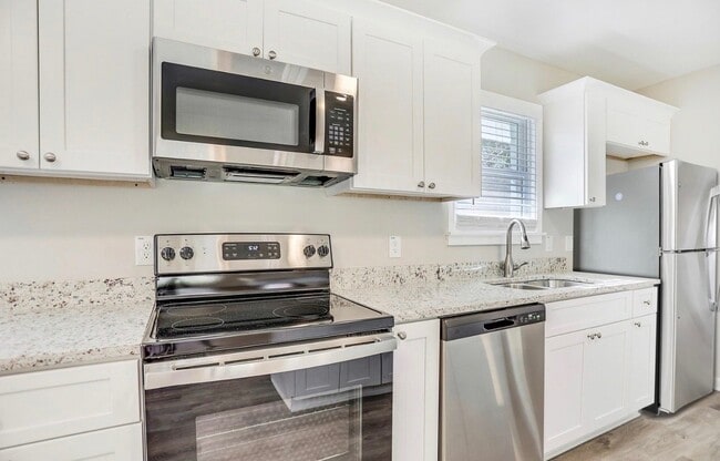 Building Photo - 3068 Rollingwood Ln SE