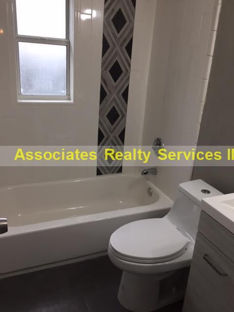 Building Photo - 3 Bedroom, 2 Bath Home in NW Gainesville. FULLY FENCED BACKYARD!!!