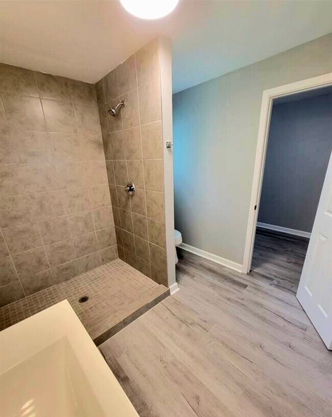 Building Photo - 701 18th Ave N