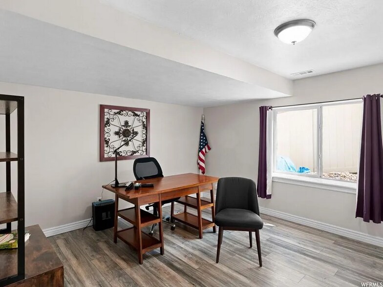 Bed/study - 6857 S Bateman Field Dr