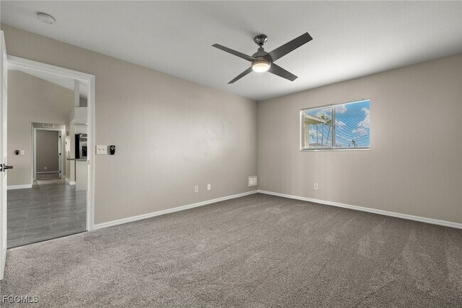 Building Photo - 3919 SW 14th Ave