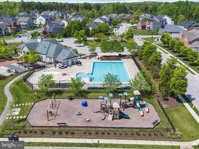 Building Photo - 8512 Pine Springs Dr