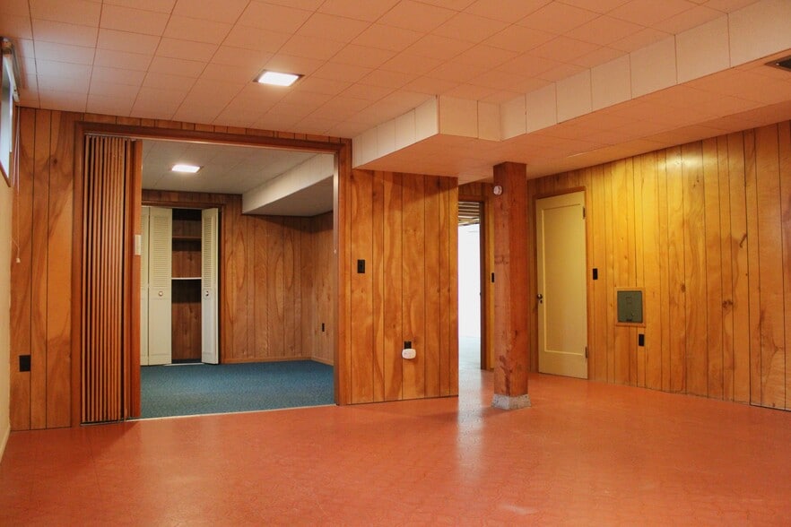 Building Photo - 2733 Debord Dr