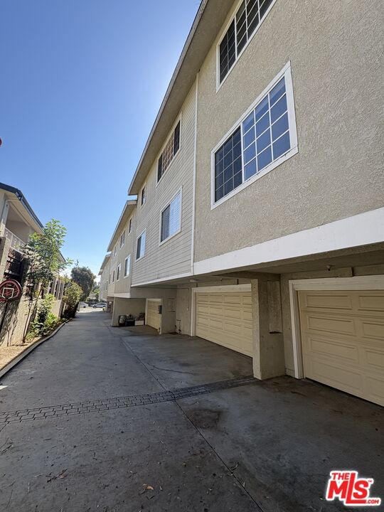 Building Photo - 741 Venice Way