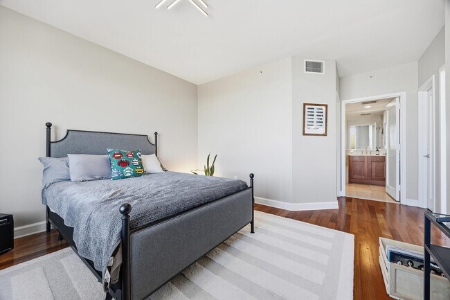 Building Photo - 8100 River Rd