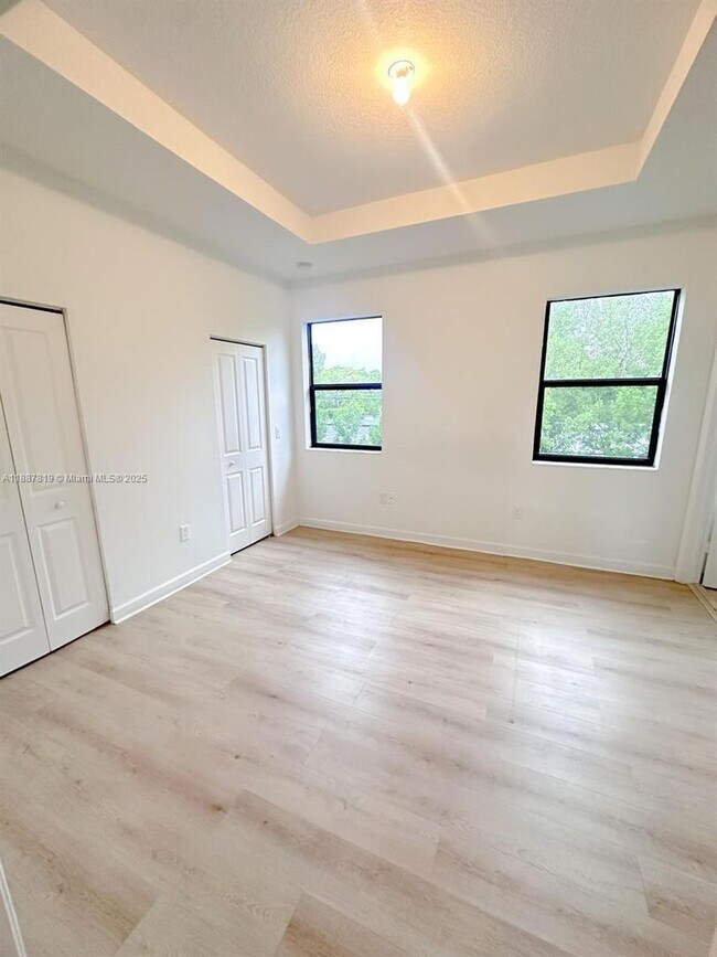 Building Photo - 20634 NE 2nd Ct