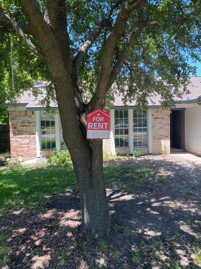 Building Photo - 2117 High Summit Dr