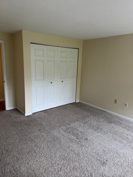 Building Photo - 655 Talcottville Rd