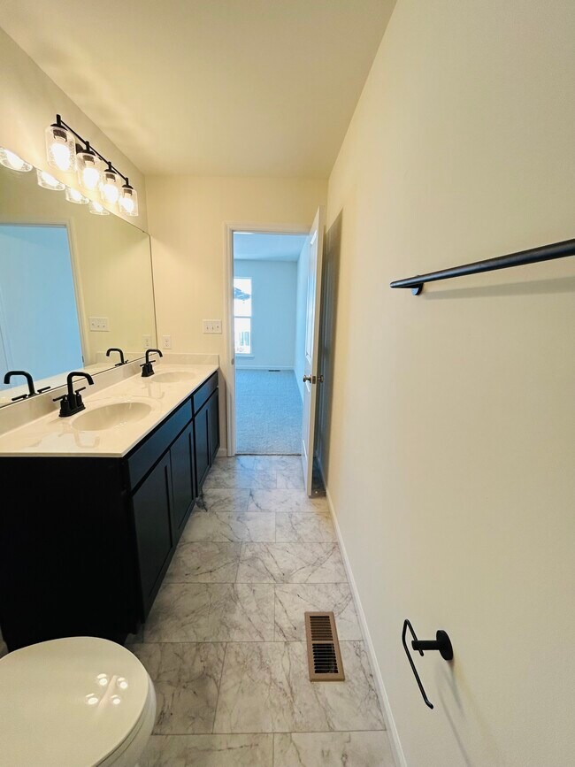 Building Photo - 608 Allegiance Dr