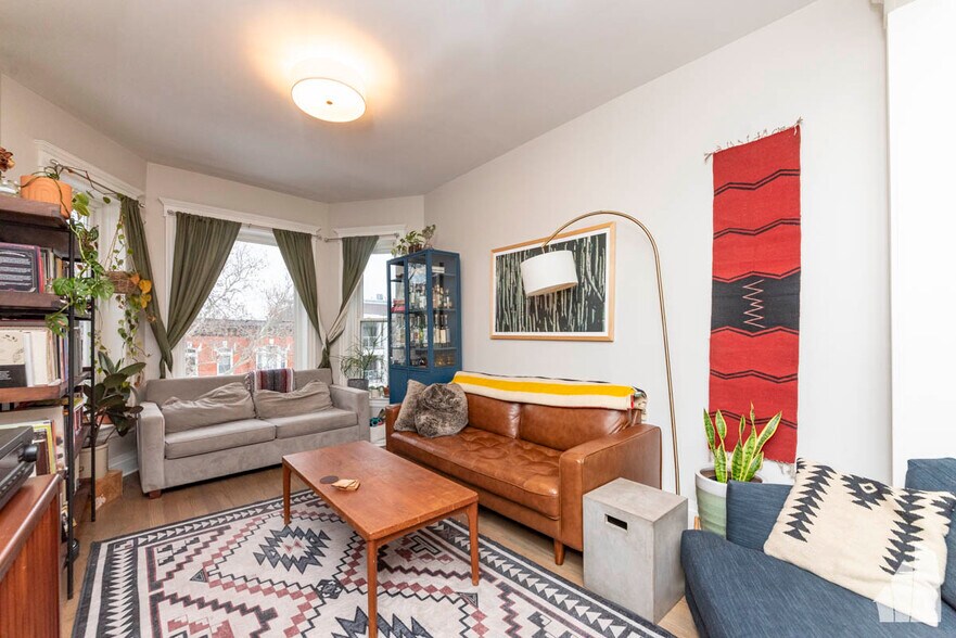 Primary Photo - 1508 N Fairfield Ave