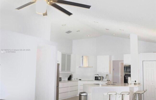 Building Photo - 3341 Overlook Rd