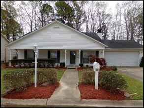 Building Photo - 1009 Foxwood Dr