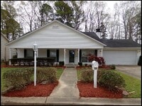 Building Photo - 1009 Foxwood Dr