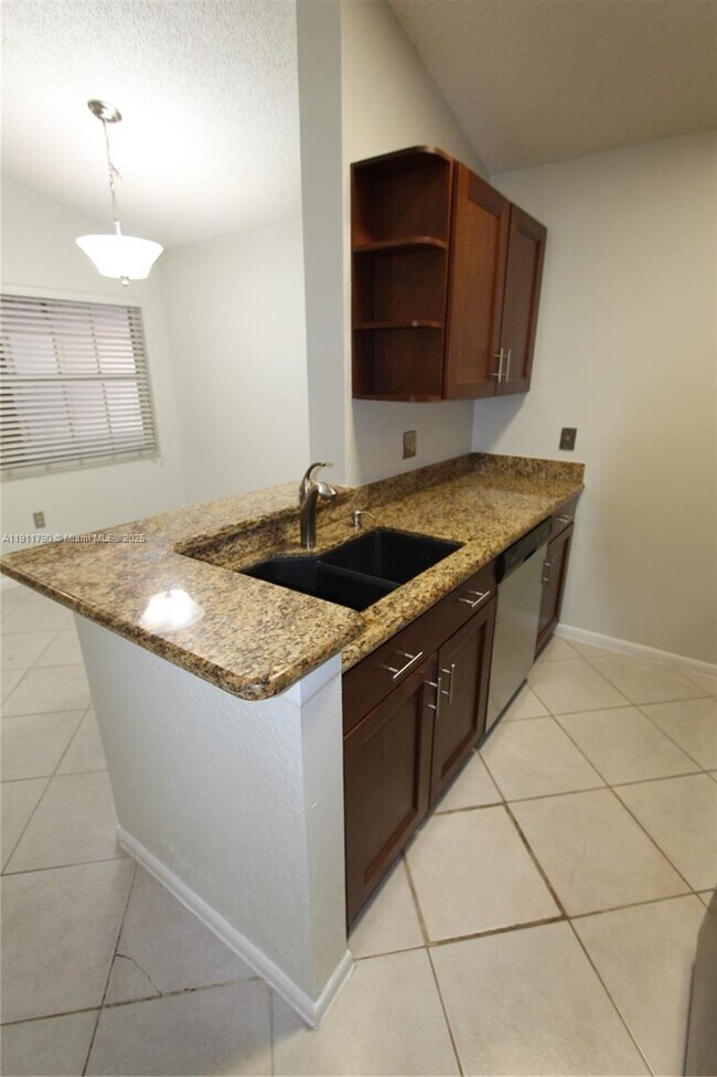 Building Photo - 2881 N Oakland Forest Dr