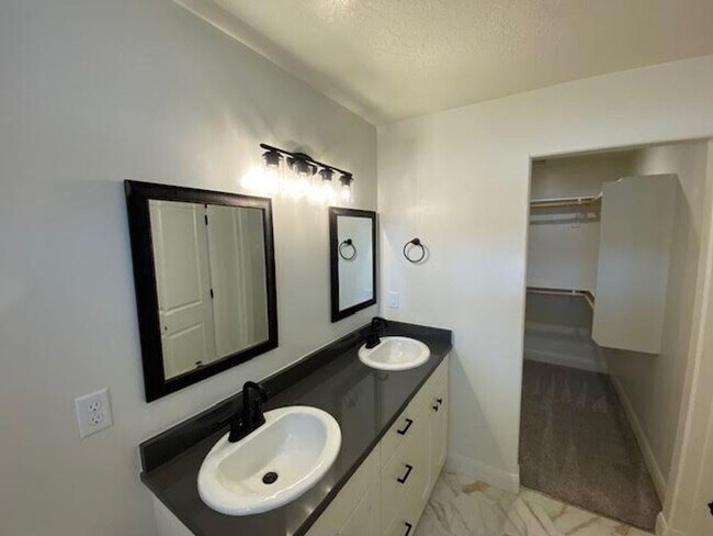 Building Photo - 3 Bed - 2.5 Bath, Newer Construction