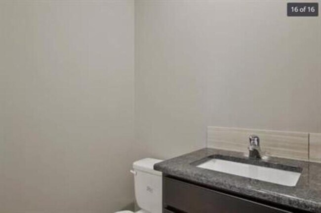 Building Photo - 4863 N Hillside Ct
