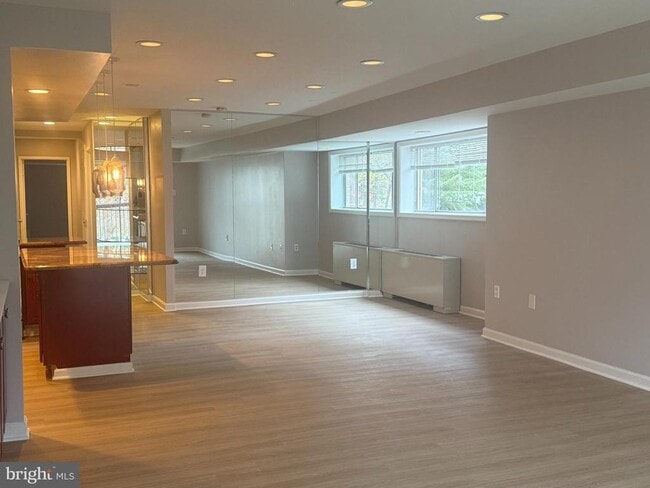 Building Photo - 10320 Westlake Dr