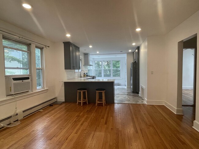 Building Photo - 134 Highland Ave