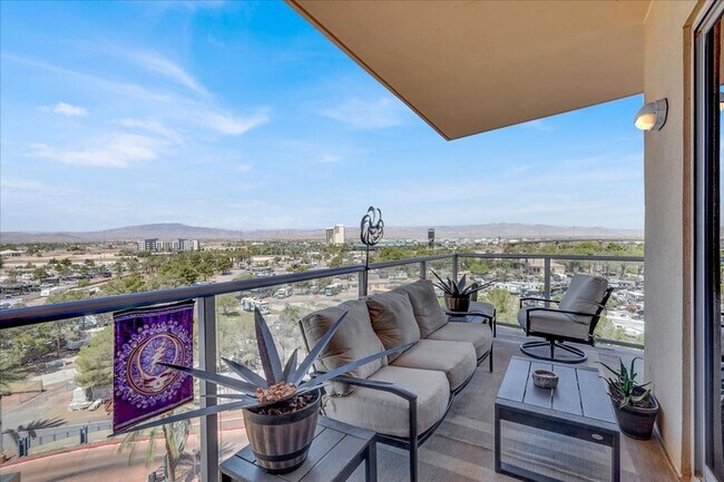 Building Photo - High Rise Condo in One Las Vegas- 4 bedrooms, 3.5 Baths- 2872 Sq. Feet