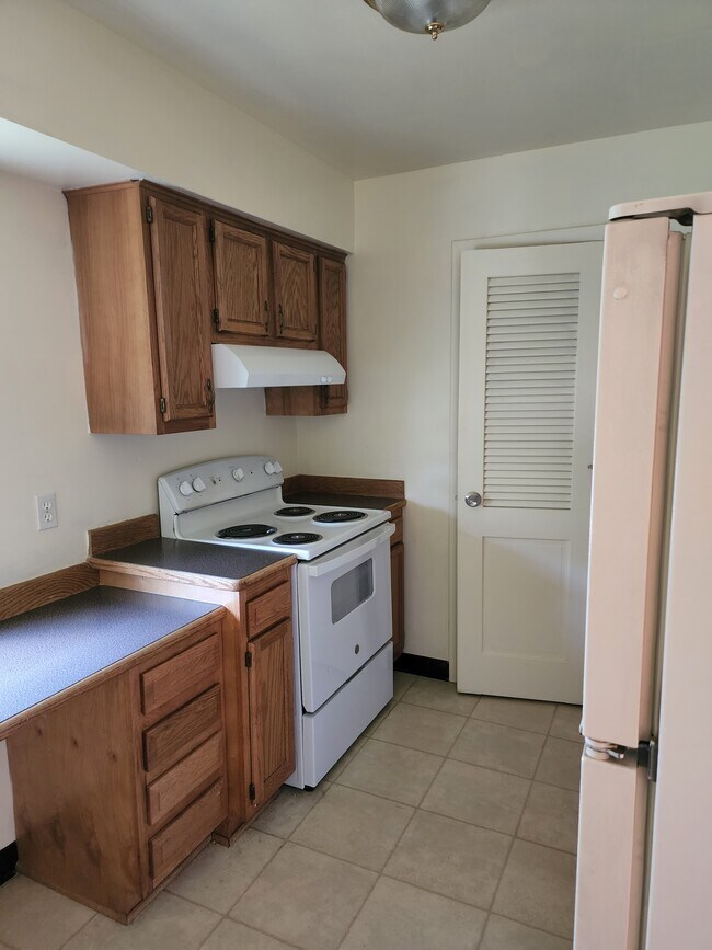 kitchen - 220 W Frank St