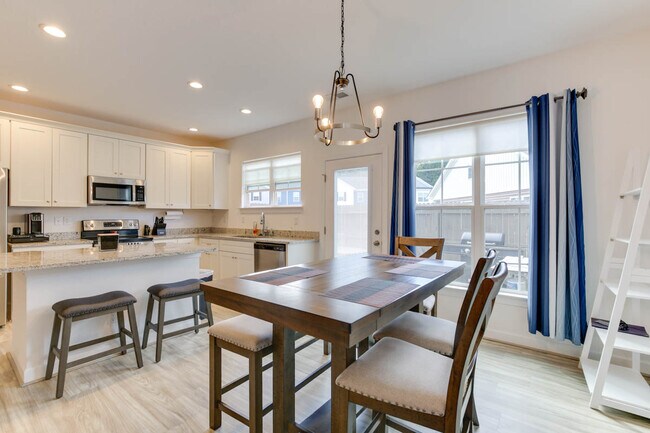 Building Photo - 2416 Trafton Pl