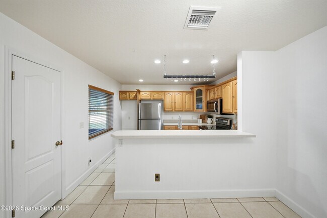 Building Photo - 2605 S Park Ave