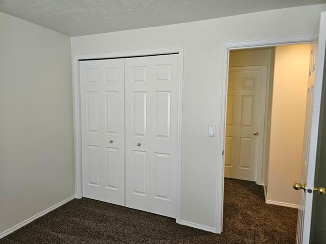 Building Photo - 4Bd/3Ba Two Story House - Available to View!