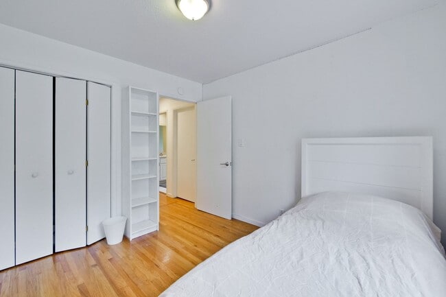 Building Photo - Amazing Midtown Home on a Quiet Cul-de-sac.