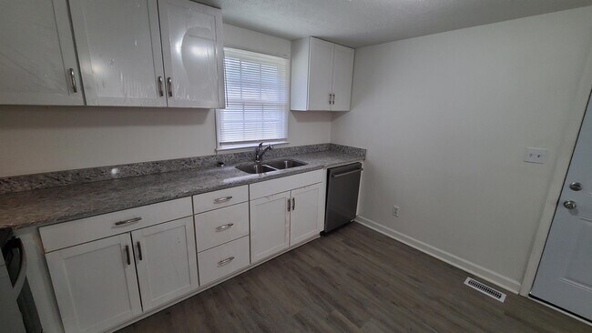 Building Photo - 172 Randall Ave