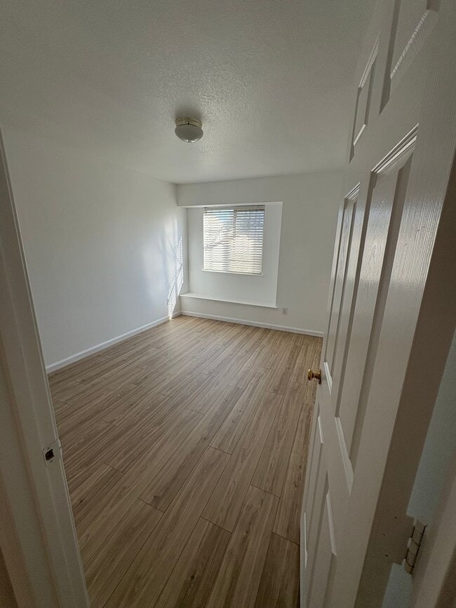 Building Photo - Spacious 4 bed/3 bath in Elk Grove 95624 M...