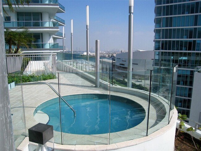 Building Photo - 900 Biscayne Blvd
