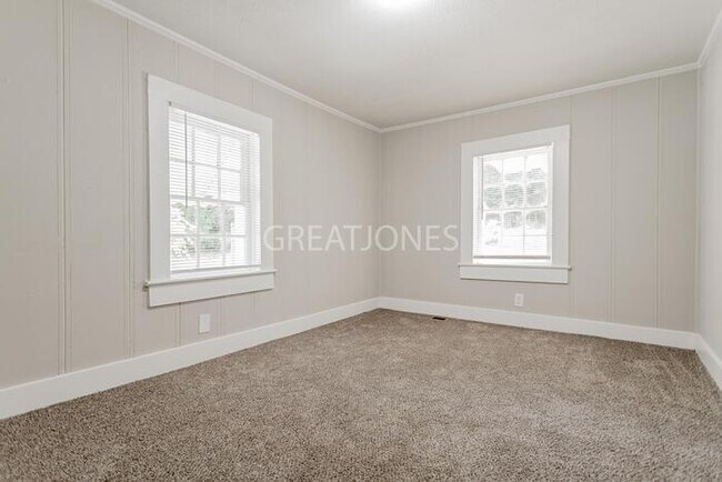 Building Photo - NOW OFFERING 1/2 MONTH FREE IF LEASE SIGNE...